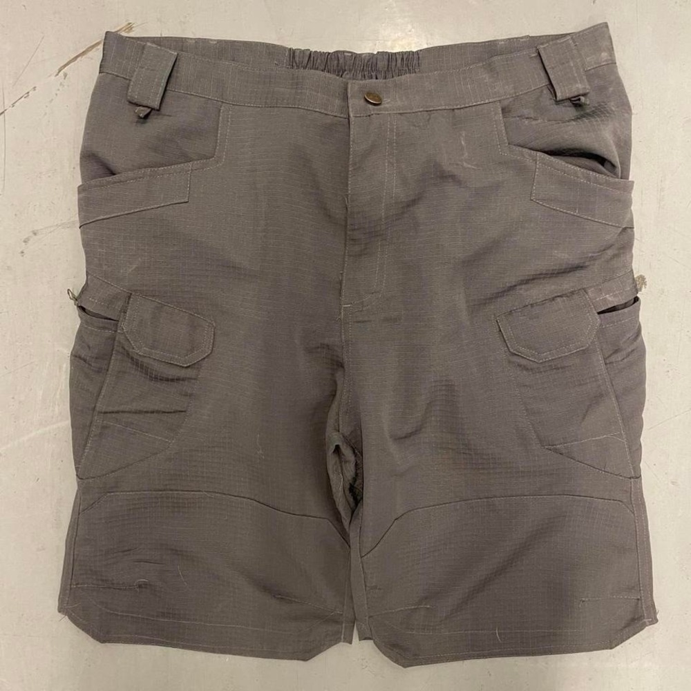 Vintage Y2K lightweight grey cargo shorts with adjustable hidden waistband